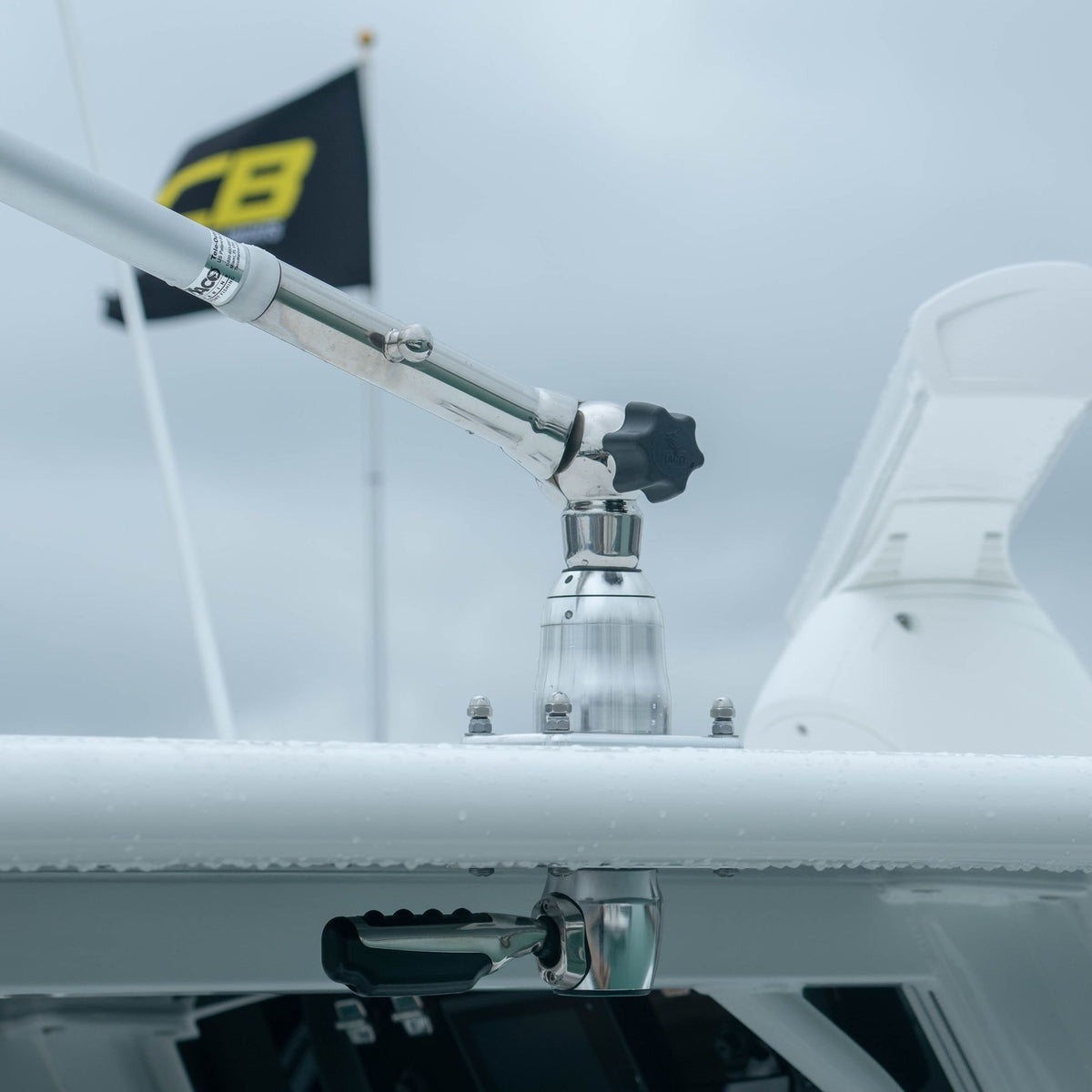 TACO Marine Grand Slam 2801 Outrigger Top Mounts, For 1-1/2 in Outriggers, 30° Offset Handle, 12 Locking Positions