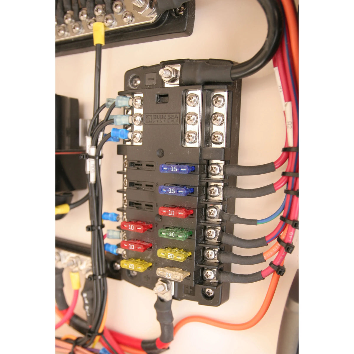 Blue Sea Systems ST Blade Fuse Block, ATO/ATC, 32V DC, Screw Terminal