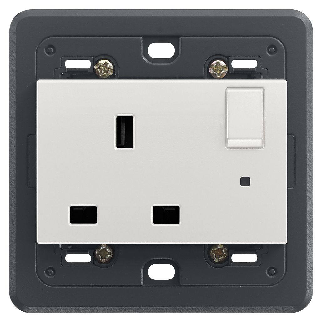 Vimar Eikon SICURY Switched English Standard Socket Outlet, 2P+E, 13A 250V, IP20, 3-Module Mounting Frame, Indicator Unit