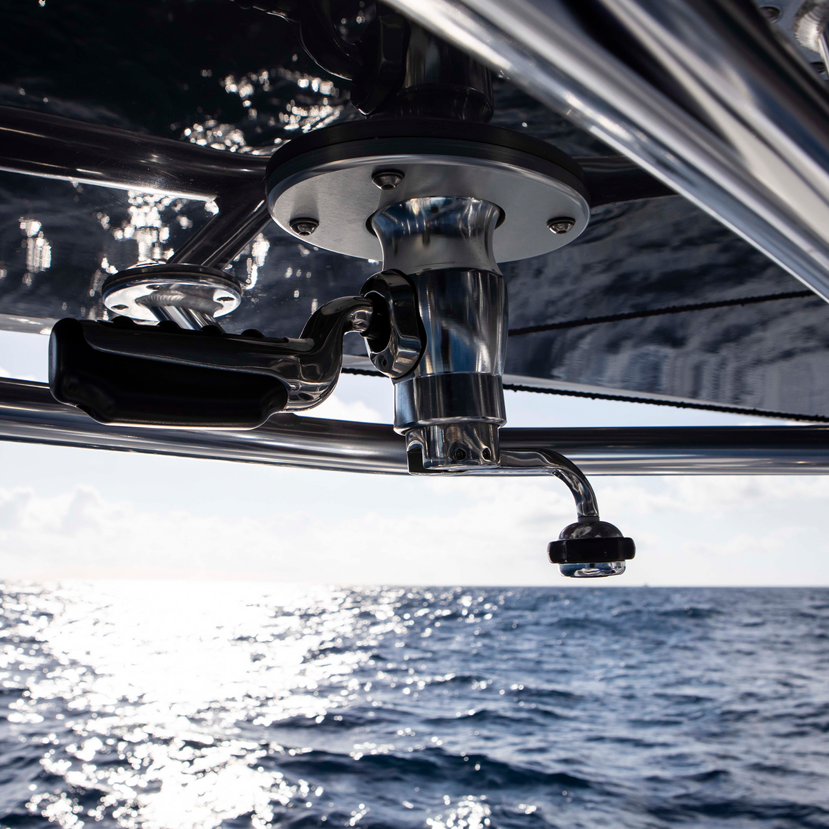 TACO Marine Pro Series GS-500 Outrigger Mounts, For Carbon Fiber Tele-Outriggers Up to 24 ft, Twist & Lock Arm