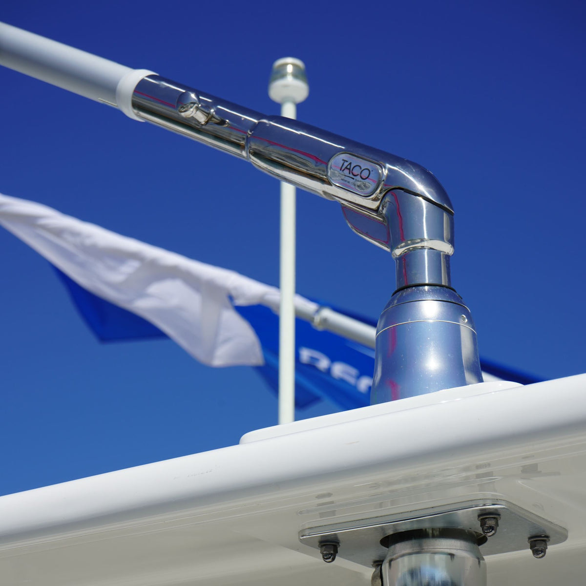 TACO Marine Grand Slam 390 Outrigger Mount, For 1-1/2 in Outriggers, Offset Handle, SS316L