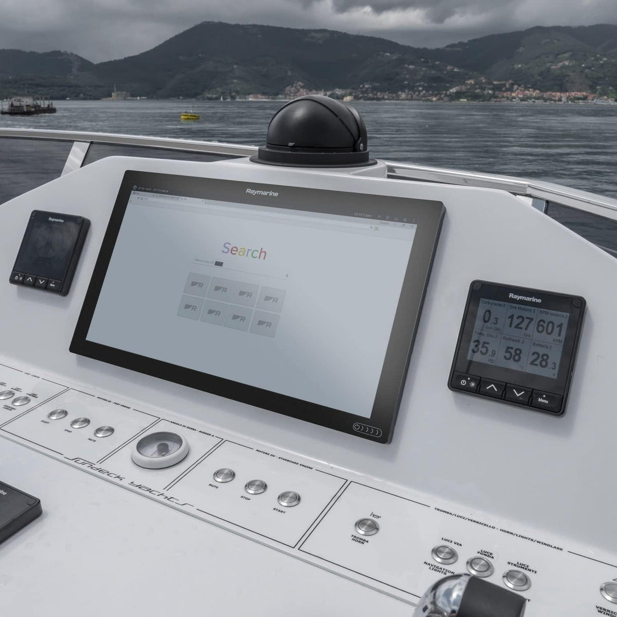 Raymarine Axiom XL Glass Bridge Chartplotter, 8-32V, IPX6/IPX7, NMEA 2000, NMEA 0183, RayNet Ethernet x3, HDMI In/Out